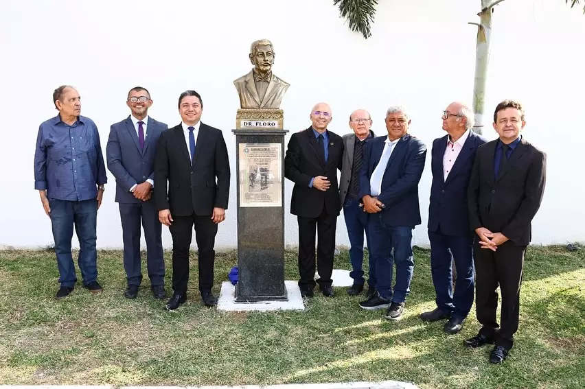 Câmara de Juazeiro do Norte inaugura busto em homenagem a Dr. Floro Bartolomeu